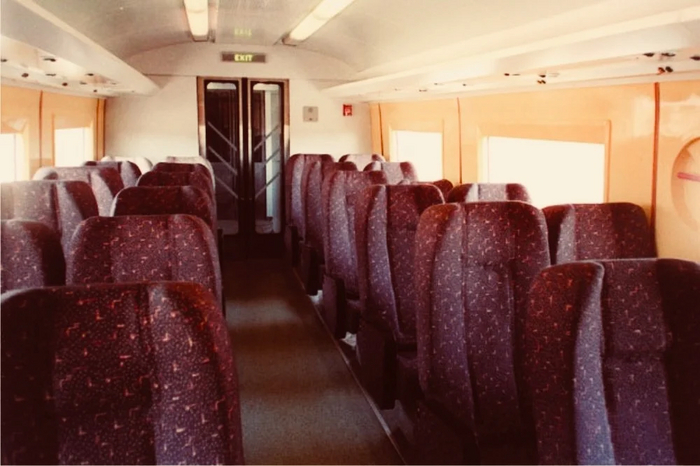 Моторный вагон салон